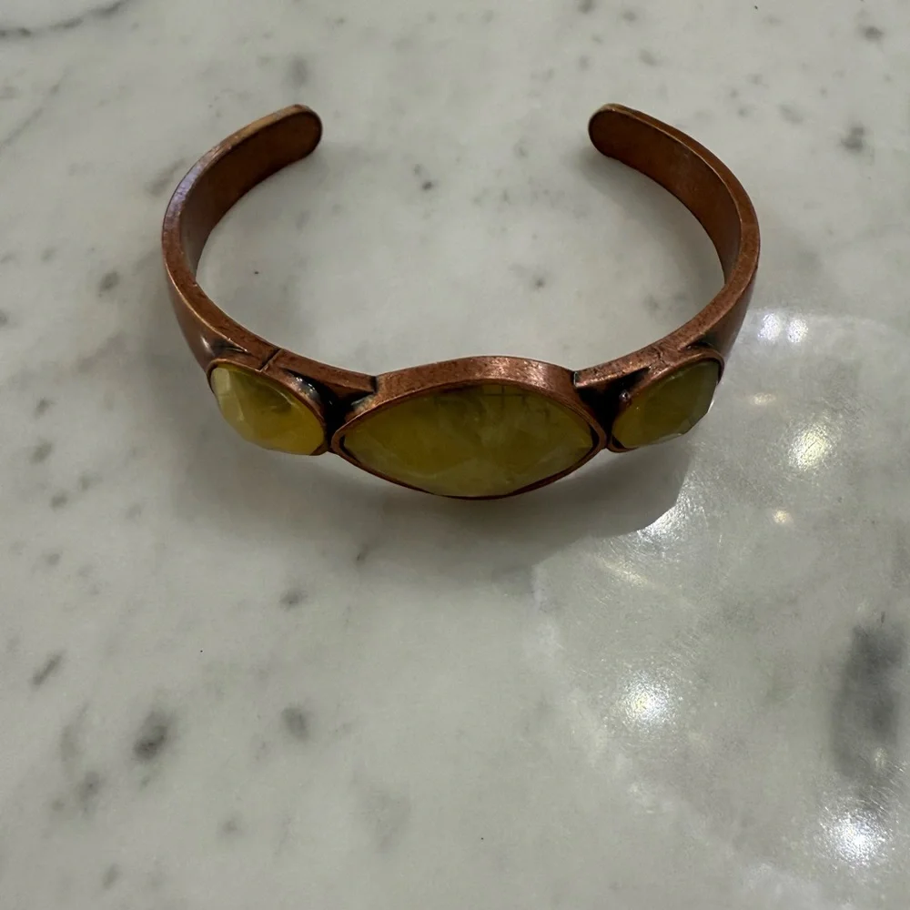 ❤️SOLD❤️ Copper Bracelet Cuff White Acrylic Cabochon Signed - Picture 7 of 8